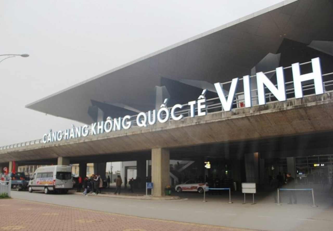 su co san bay vinh khien may bay vietnam airlines 2 lan ha canh 2.jpg