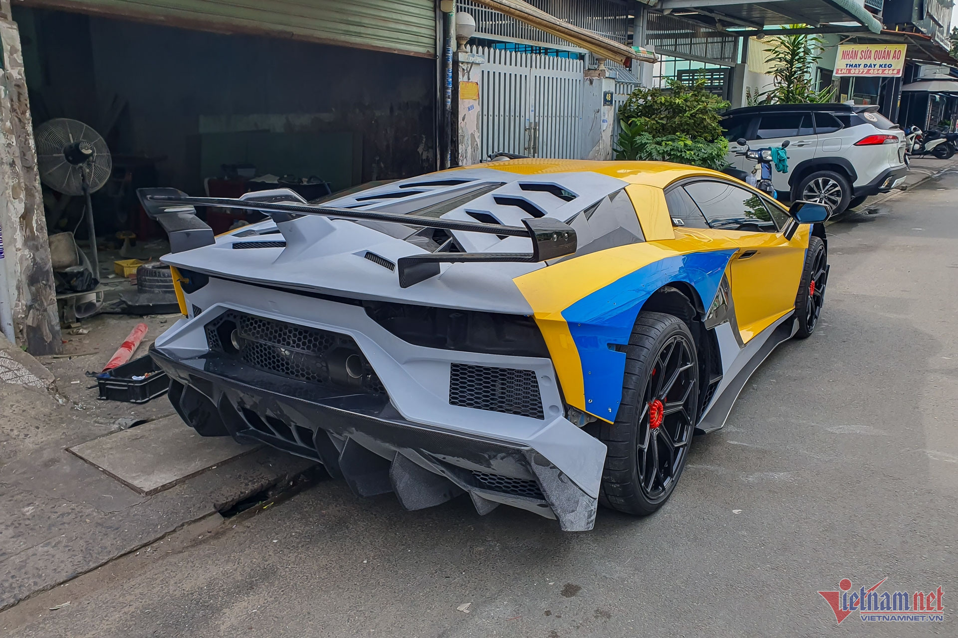W-Lamborghini Aventador SVJ Vietnamnet 2.jpg