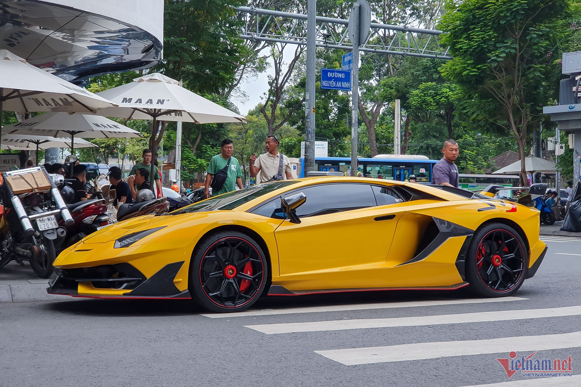 W-Lamborghini Aventador SVJ Vietnamnet 3.jpg