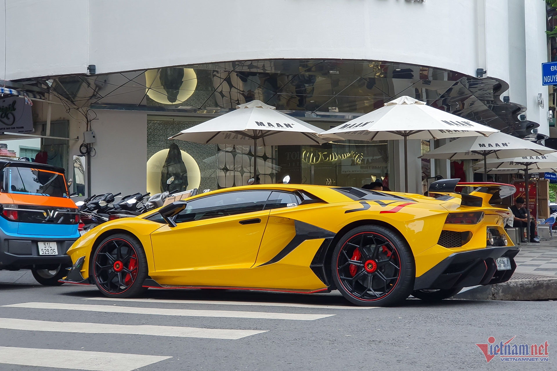 W-Lamborghini Aventador SVJ Vietnamnet 4.jpg