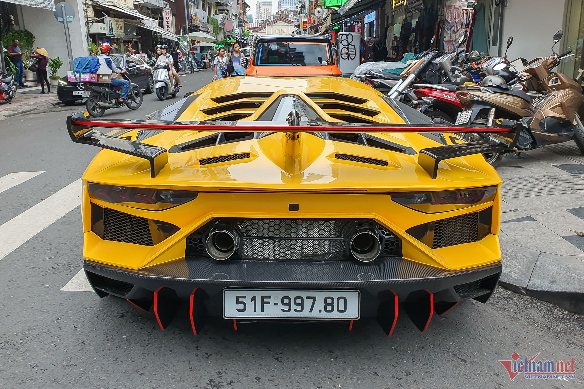 W-Lamborghini Aventador SVJ Vietnamnet 8.jpg