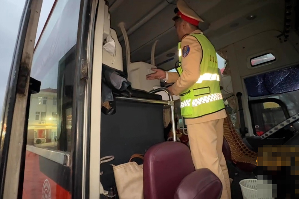 bieu dien.00_05_27_14.Still008.jpg