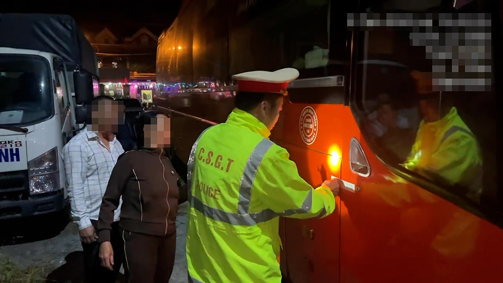 bieu dien.00_08_12_23.Still009.jpg