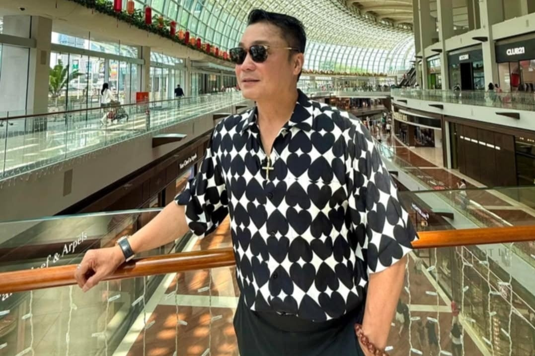 Diễn viên Lý Hùng phong độ tuổi 56, ca sĩ Đan Trường thân thiết cô gái lạ