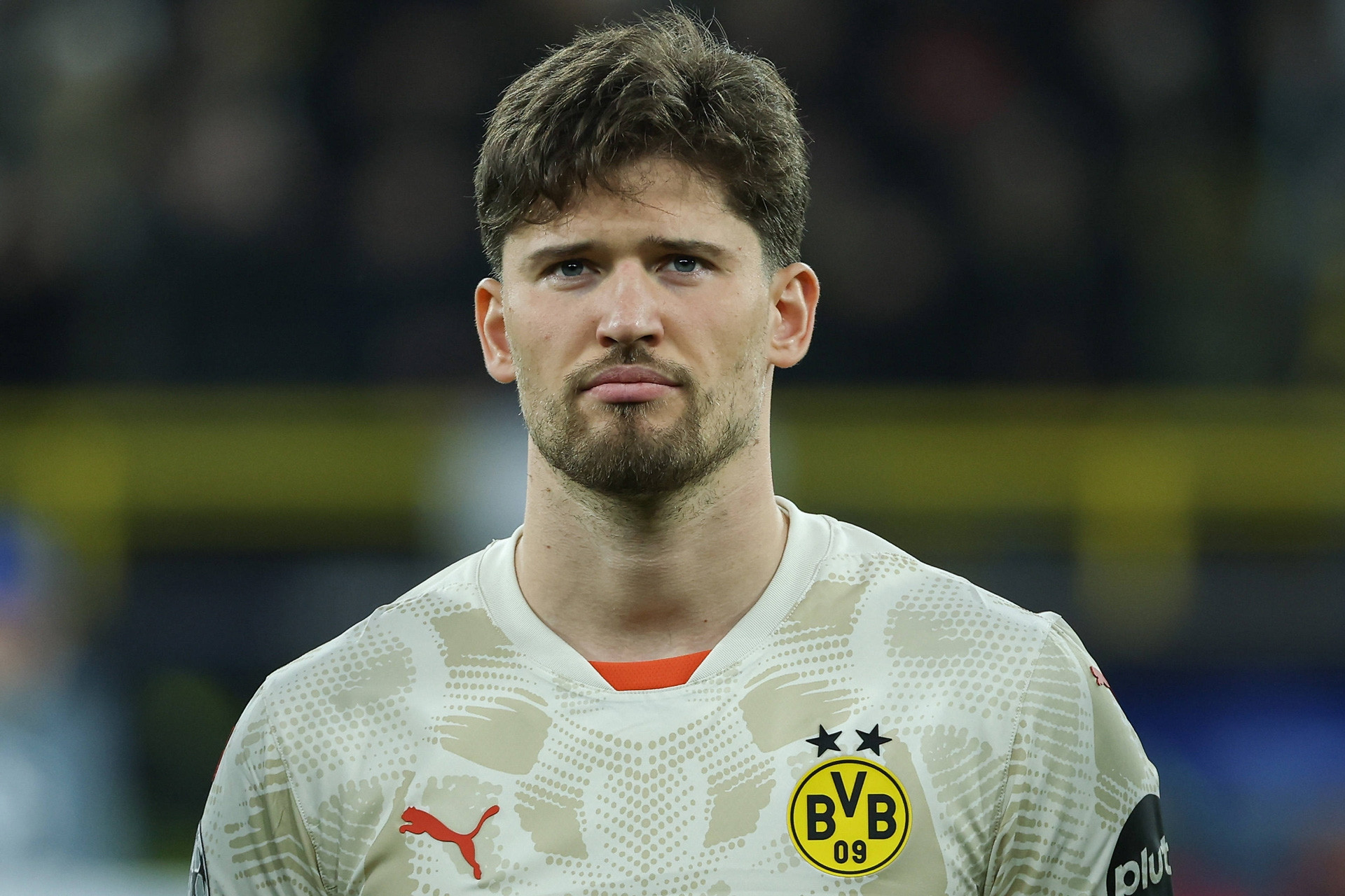 MU và Chelsea chạy đua ký thủ môn Gregor Kobel