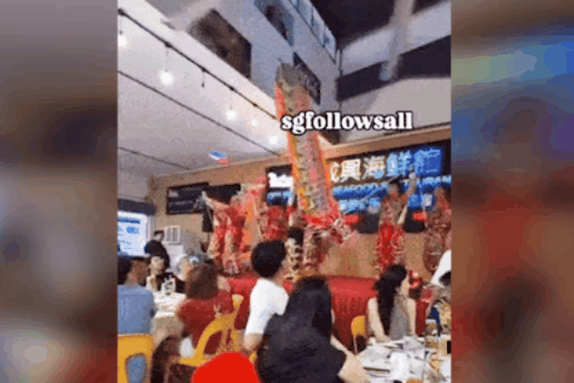Múa rồng mừng năm mới, nhà hàng xảy ra chuyện bất ngờ