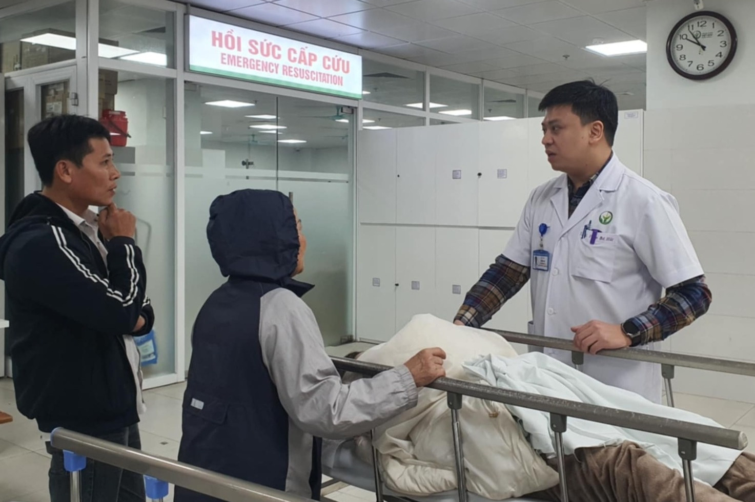 Nam đầu bếp ở Hà Nội phải mổ cấp cứu sau sự cố bất ngờ khi nấu lẩu tại nhà