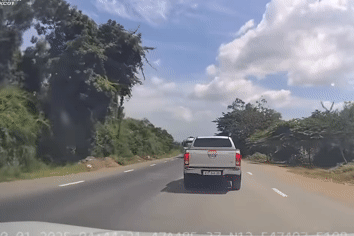 Nóng trên đường: Những pha xử lý khó hiểu của tài xế trong dịp Tết