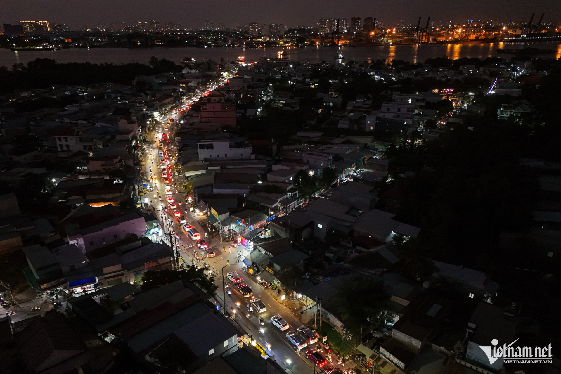 W-kẹt xe, phà cát lái.jpg