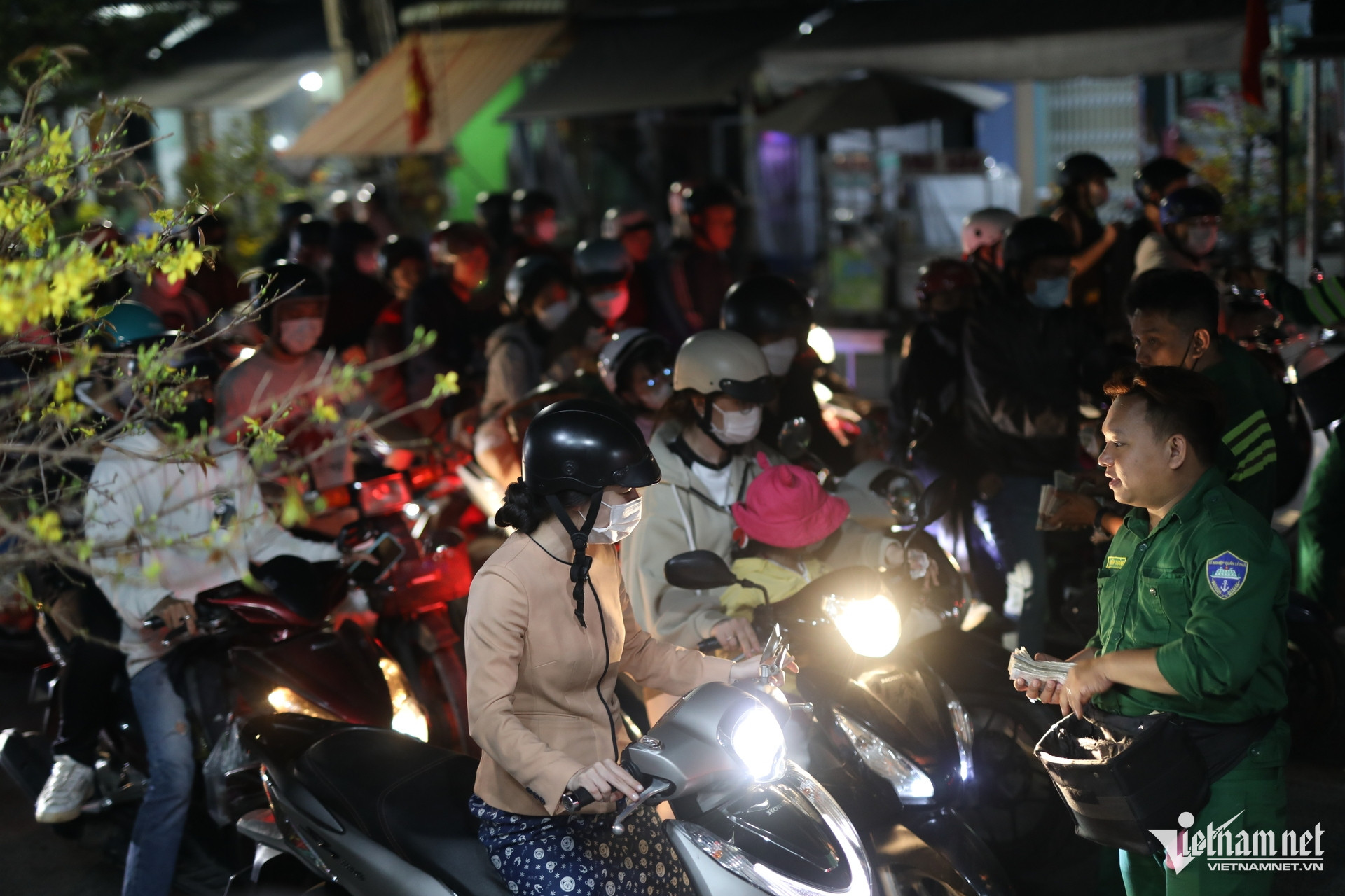 W-kẹt xe, phà Cát Lái.jpg