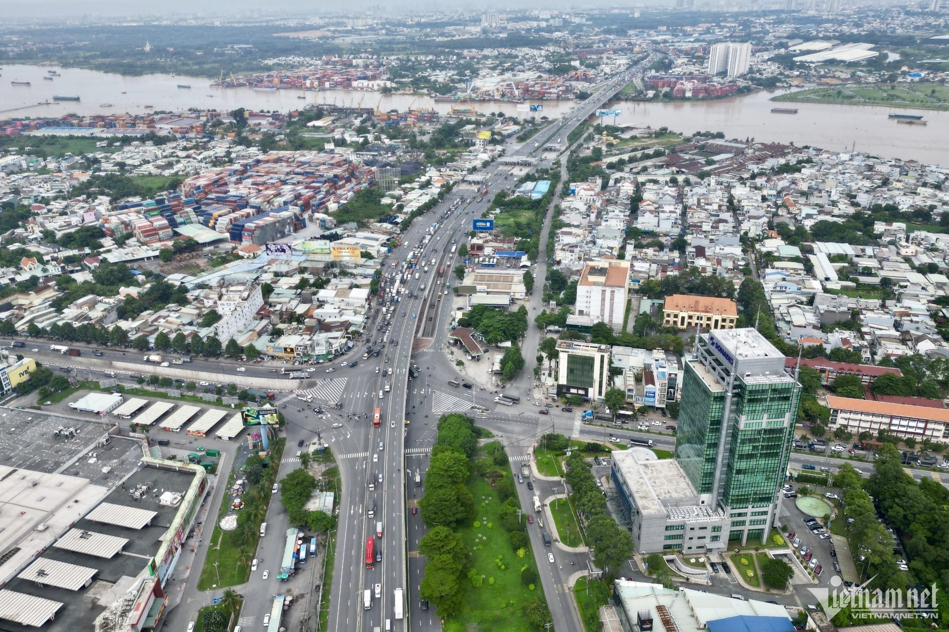 Hơn 14.000 tỷ đồng đề xuất làm đường trên cao ‘giải cứu’ quốc lộ 51