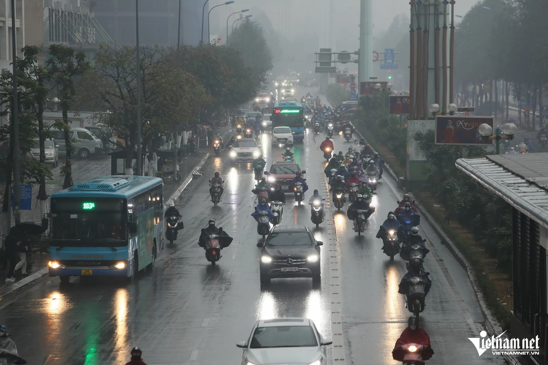 mua phun nom am.webp