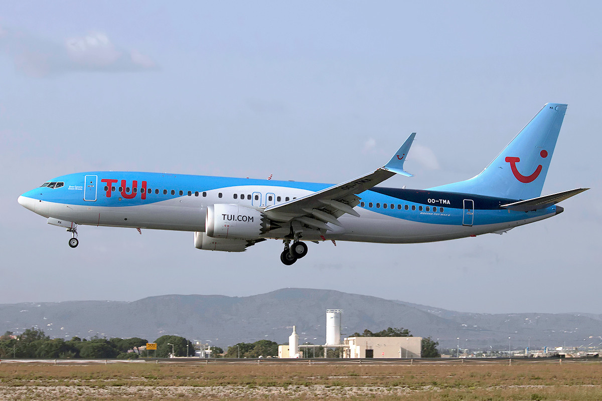 TUI_Airlines_Belgium,_OO TMA,_Boeing_737 8_MAX.jpg