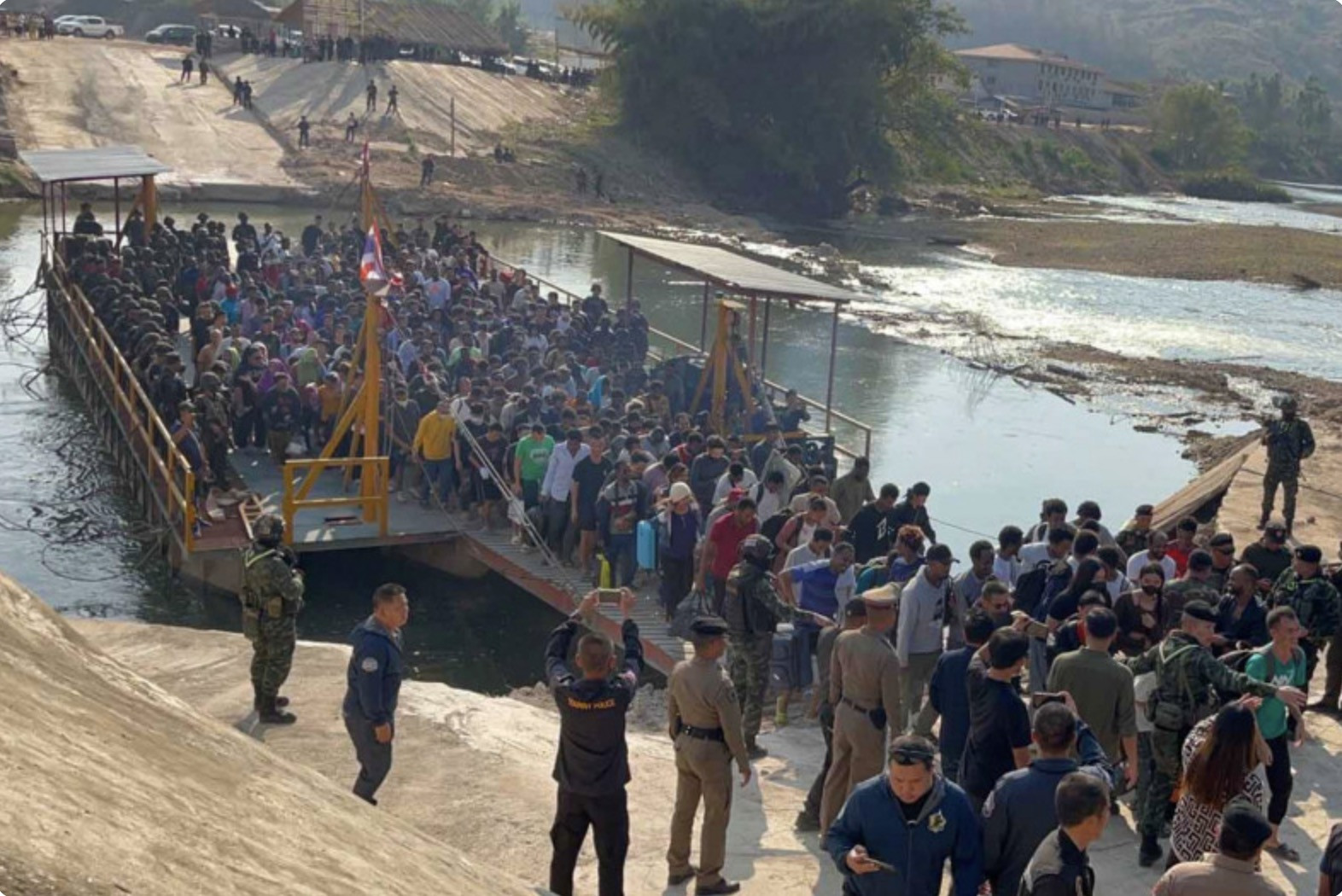 người ngoại quốc - Bangkok Post