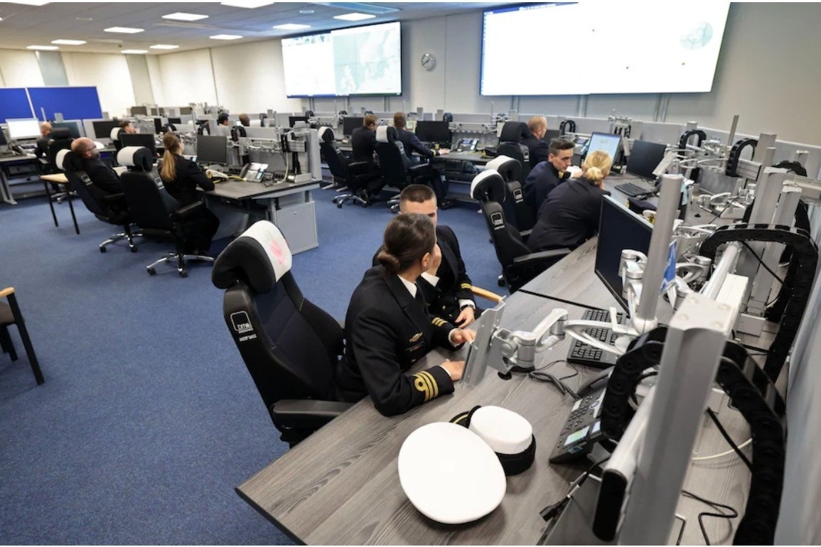 phòng kiểm soát - ảnh Alamy