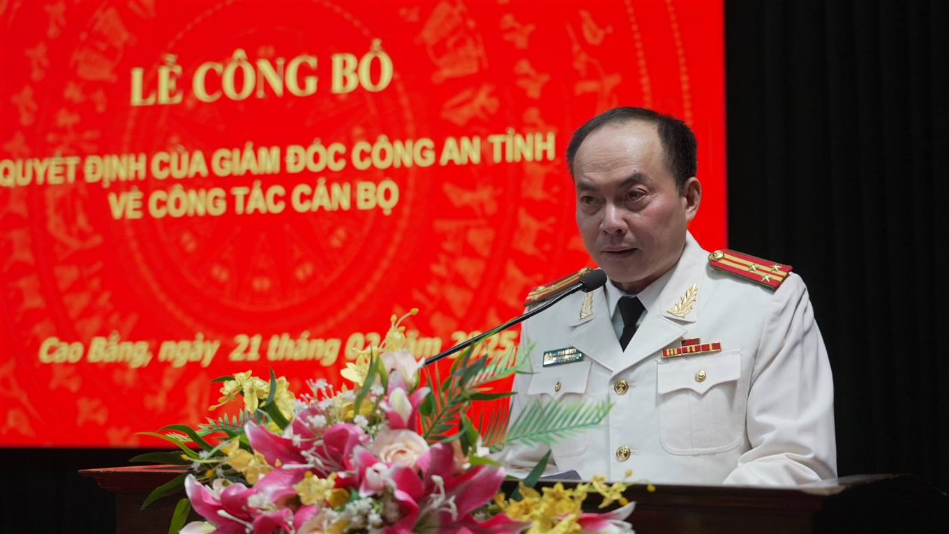 Thượng tá Đàm Bế Hiến nguyên Thủ trưởng ủy ban kiểm tra Đảng ủy Công an tỉnh thay mặt 24 đồng chí về hưu phát biểu tại .JPG