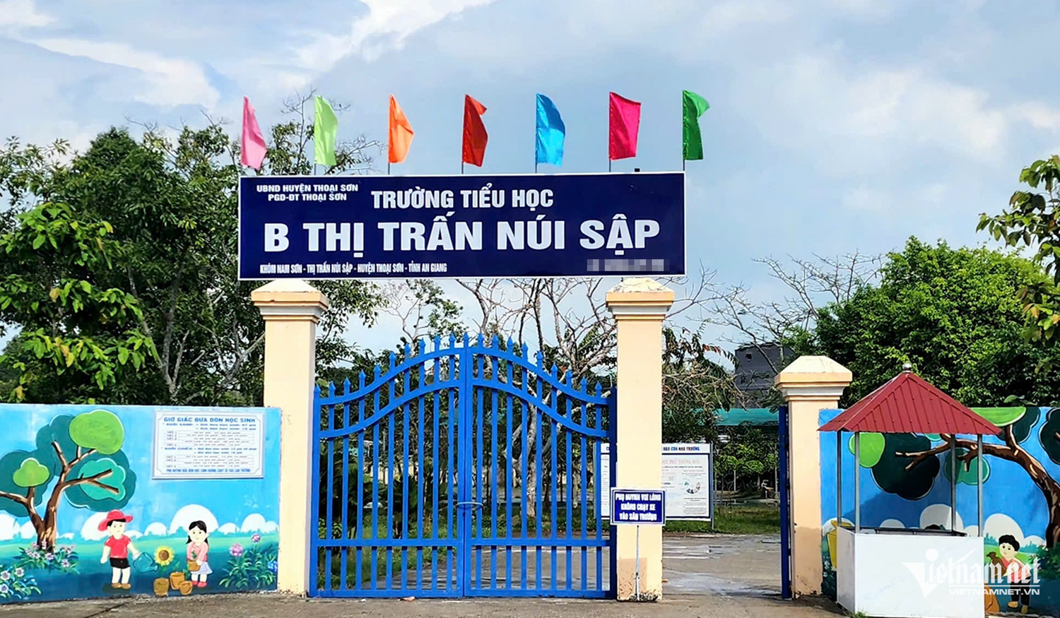 W-Tiểu học B núi Sập.jpg