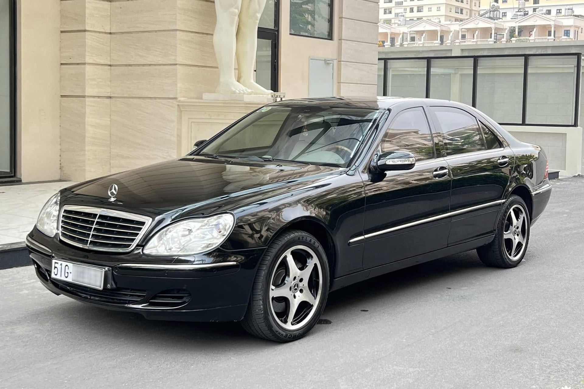 Xe sang Mercedes-Benz S500 21 năm tuổi bán giá 99 triệu, rẻ ngang xe máy