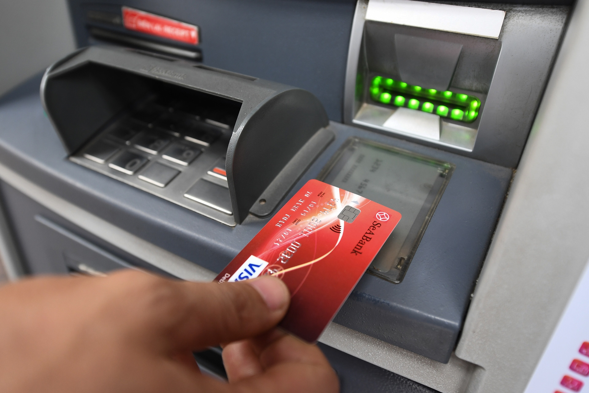 Cách lấy lại thẻ ATM nhanh nhất nếu bị nuốt thẻ