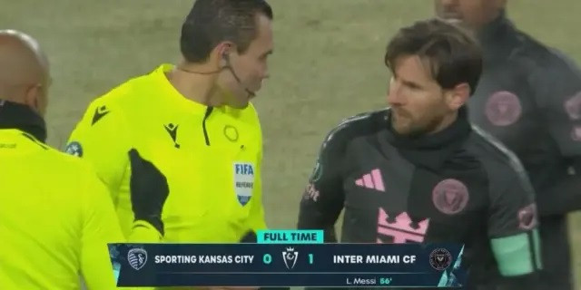 Messi trong tai.jpg