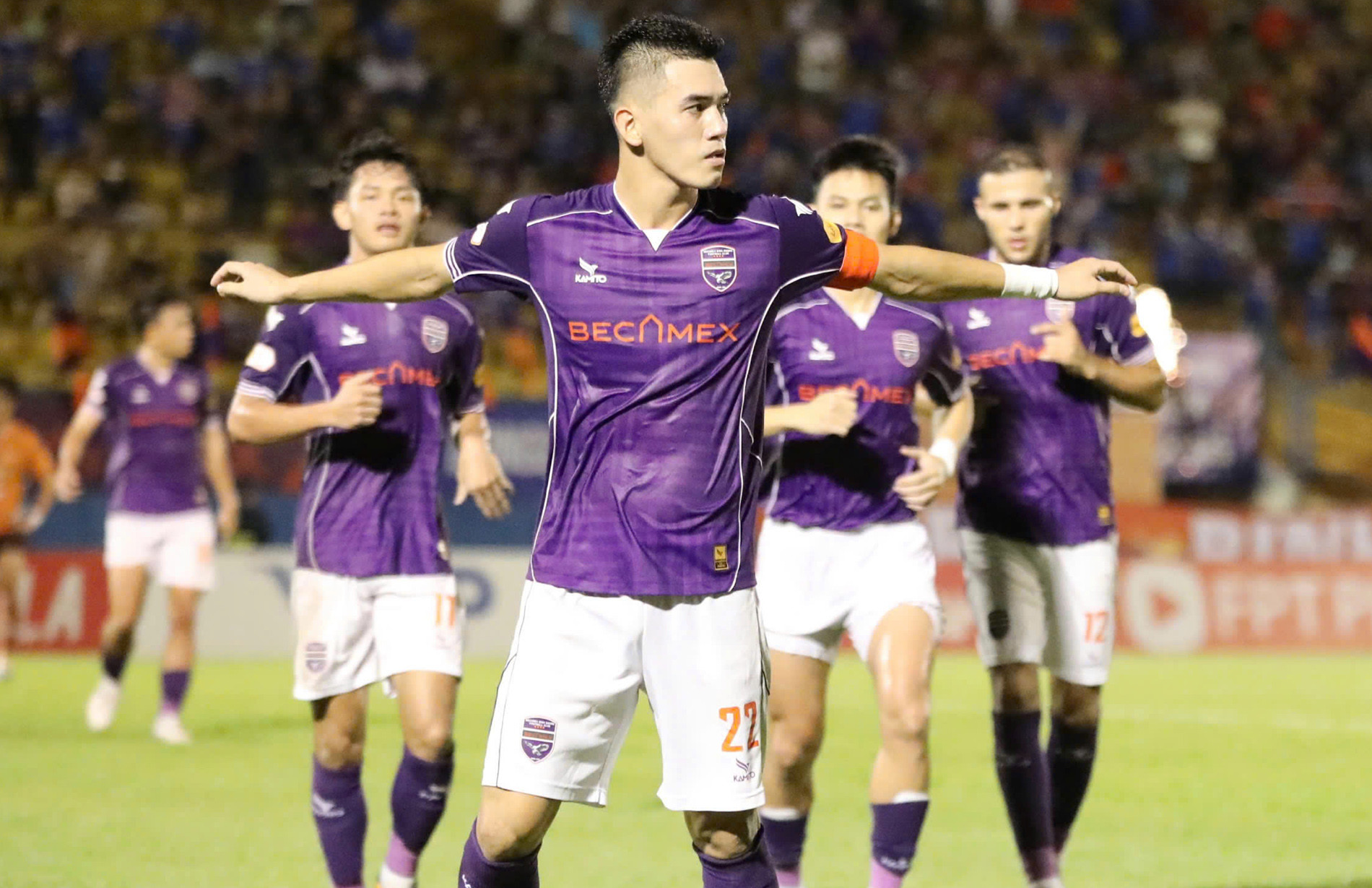 Tiến Linh có bàn thắng thứ 10 ở V-League. Ảnh: L.T