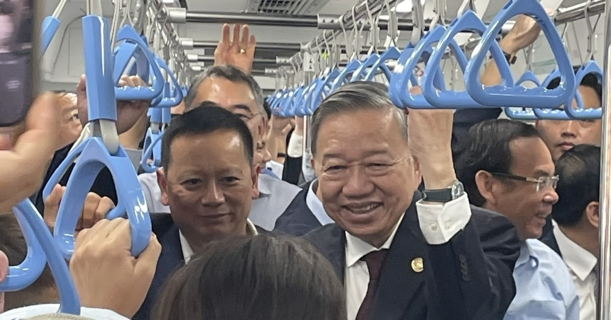 Tổng Bí thư Tô Lâm đi tàu metro Bến Thành - Suối Tiên, trò chuyện với người dân