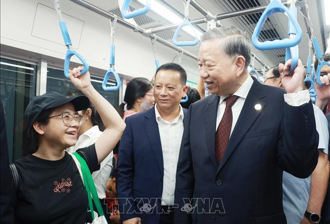 Tổng Bí thư Tô Lâm đi tàu metro Bến Thành - Suối Tiên, trò chuyện với người dân