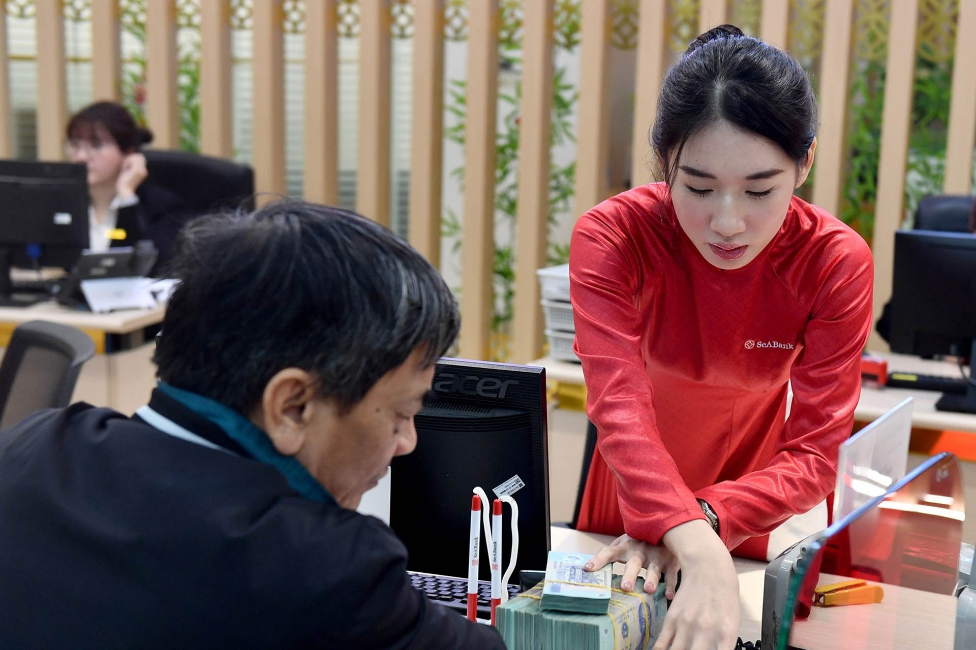 Xôn xao đề xuất thuế TNCN với lãi tiền gửi tiết kiệm; rủi ro với đồng Pi