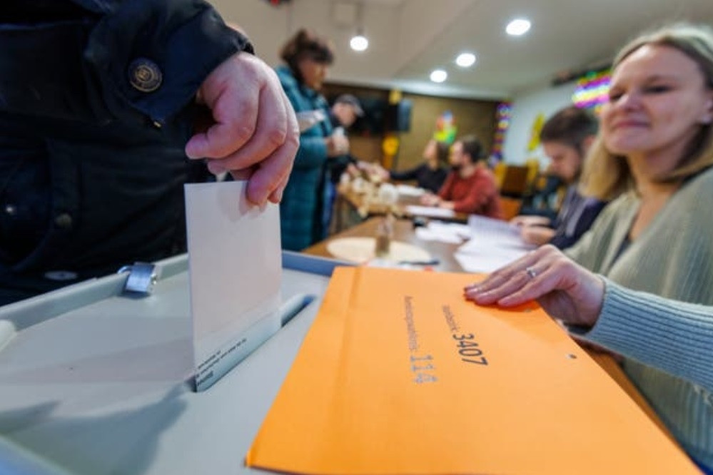 Hình ảnh người dân Đức đi bỏ phiếu bầu cử