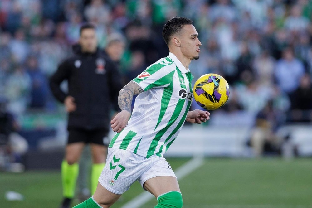 Antony kiến tạo rồi bị đuổi, Betis thắng nghẹt thở