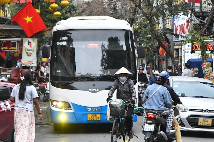 Cấm ô tô trên 16 chỗ vào phố cổ: Hà Nội thiết lập 4 điểm trung chuyển