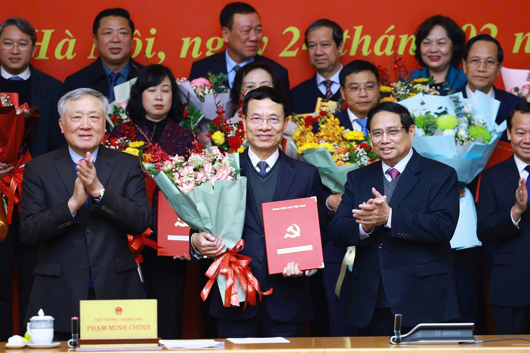 Thủ tướng trao quyết định thành lập 15 đảng bộ trực thuộc Đảng ủy Chính phủ