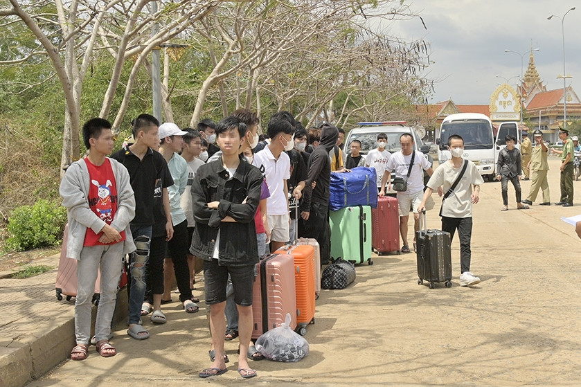 Tiếp nhận, xác minh thông tin 40 công dân Việt Nam do Campuchia trao trả