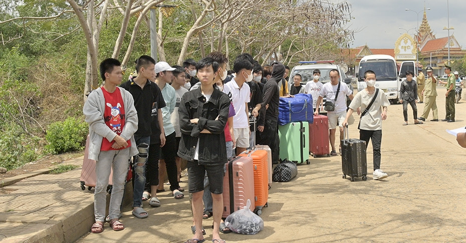 Tiếp nhận, xác minh thông tin 40 công dân Việt Nam do Campuchia trao trả