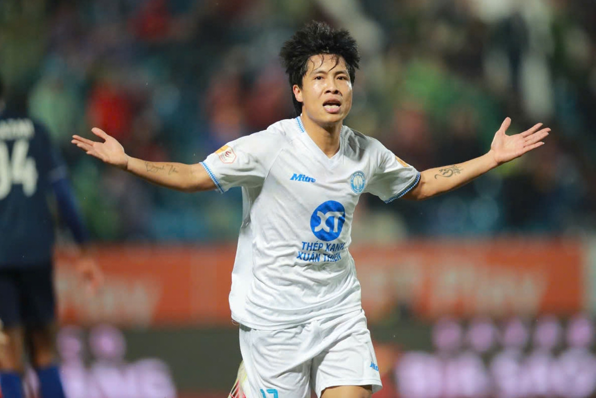 Tuyển thủ Việt Nam tỏa sáng, Nam Định trở lại ngôi đầu V-League