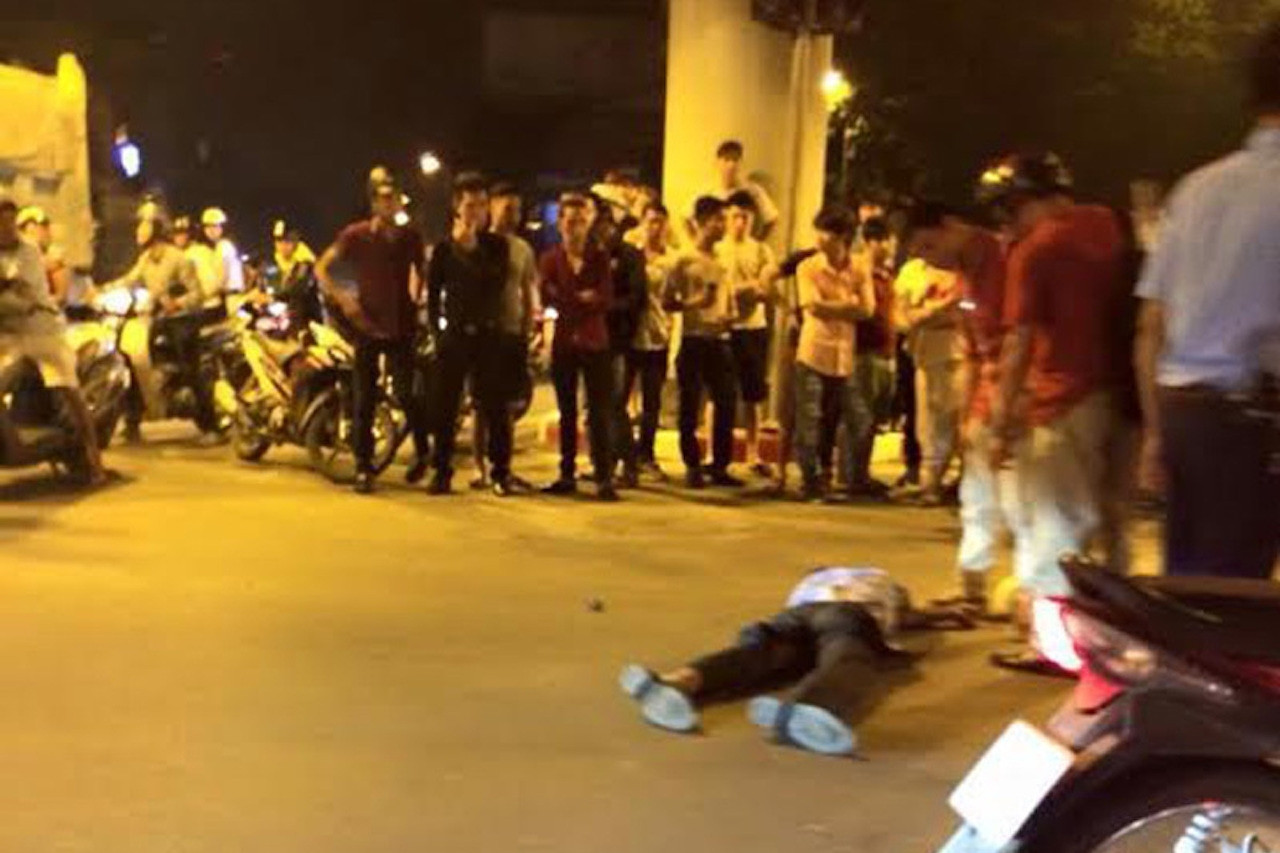 Vụ bị xe máy tông tử vong khi cứu người gặp nạn: Cách nào đảm bảo an toàn?