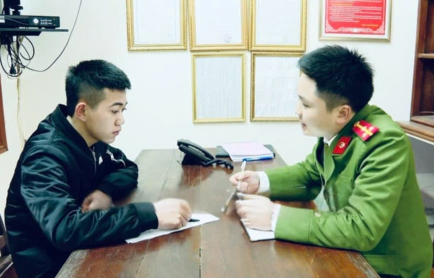 Vụ cầm dao vào sân bóng hành hung người: Mâu thuẫn từ yêu đương