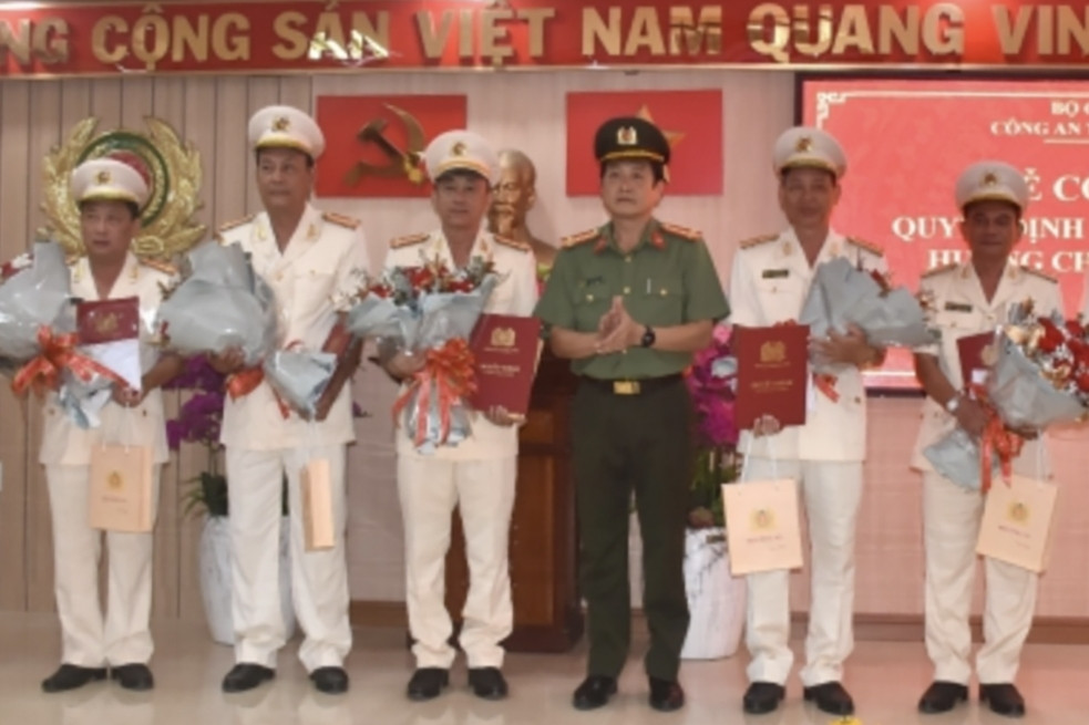 13 đại tá, thượng tá Công an tỉnh Bạc Liêu xin nghỉ hưu trước tuổi