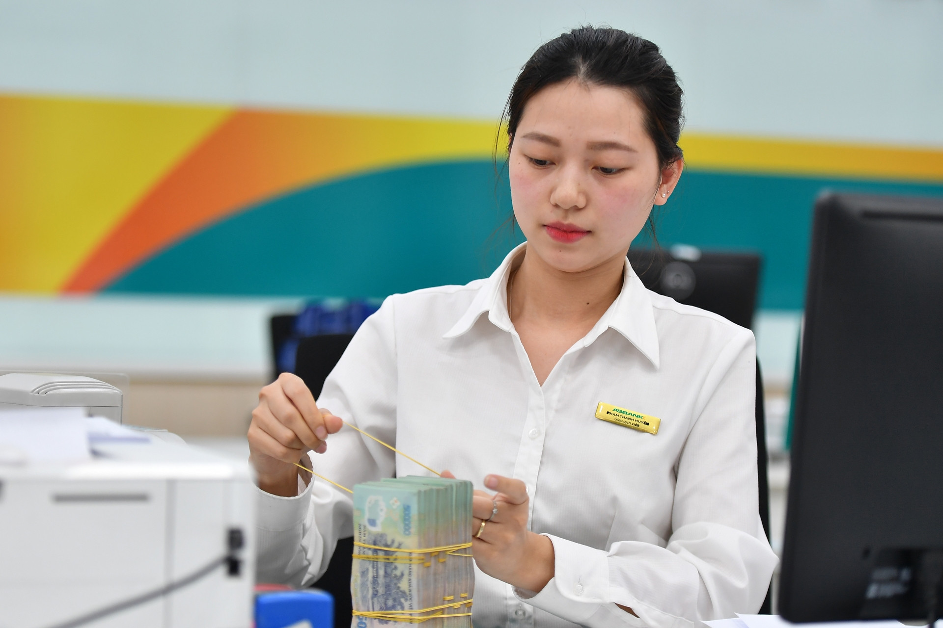 Lãi suất ngân hàng hôm nay 25/2/2025: Lộ diện loạt nhà băng vừa tăng lãi suất