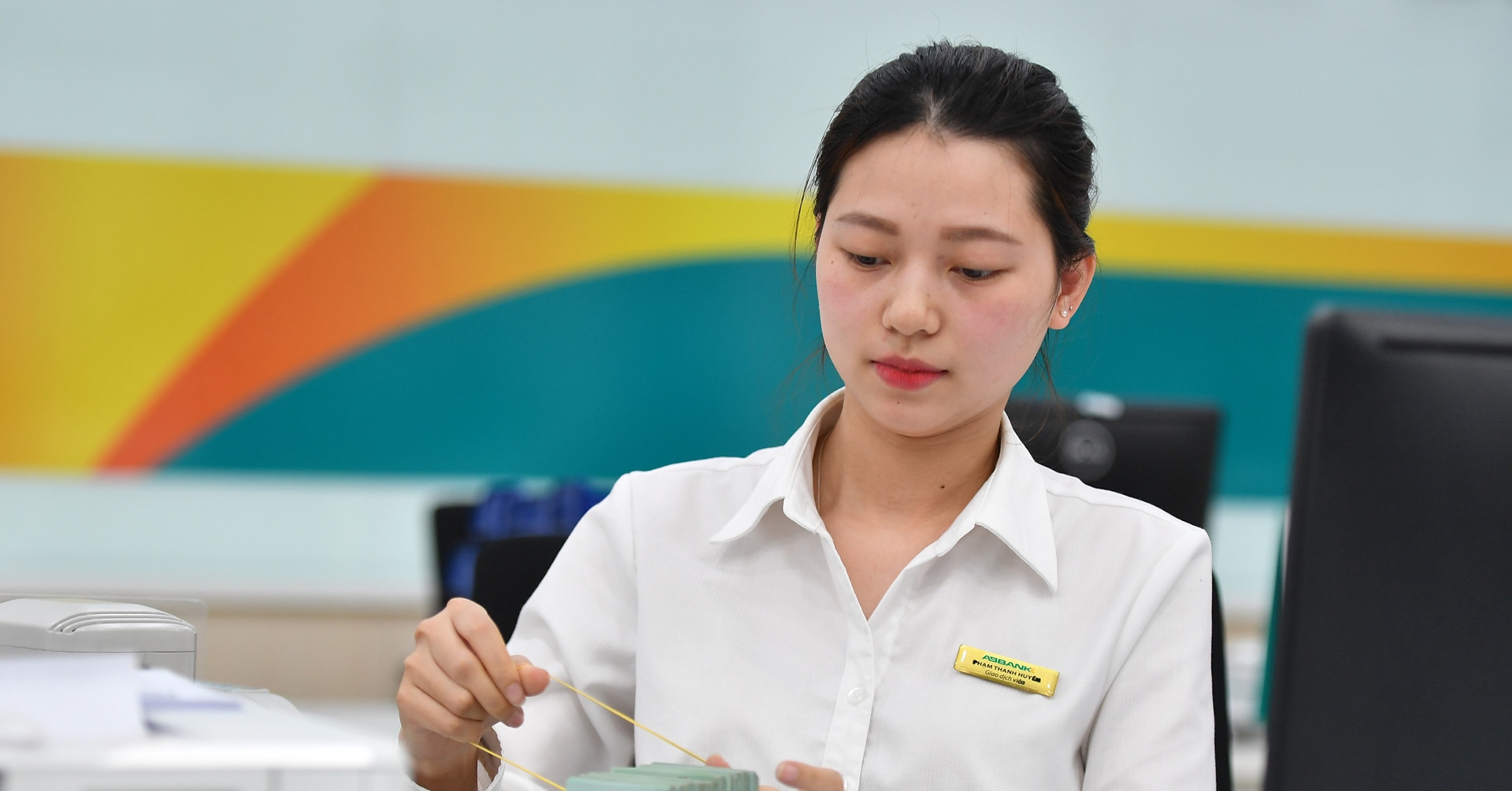 Lãi suất ngân hàng hôm nay 25/2/2025: Lộ diện loạt nhà băng vừa tăng lãi suất