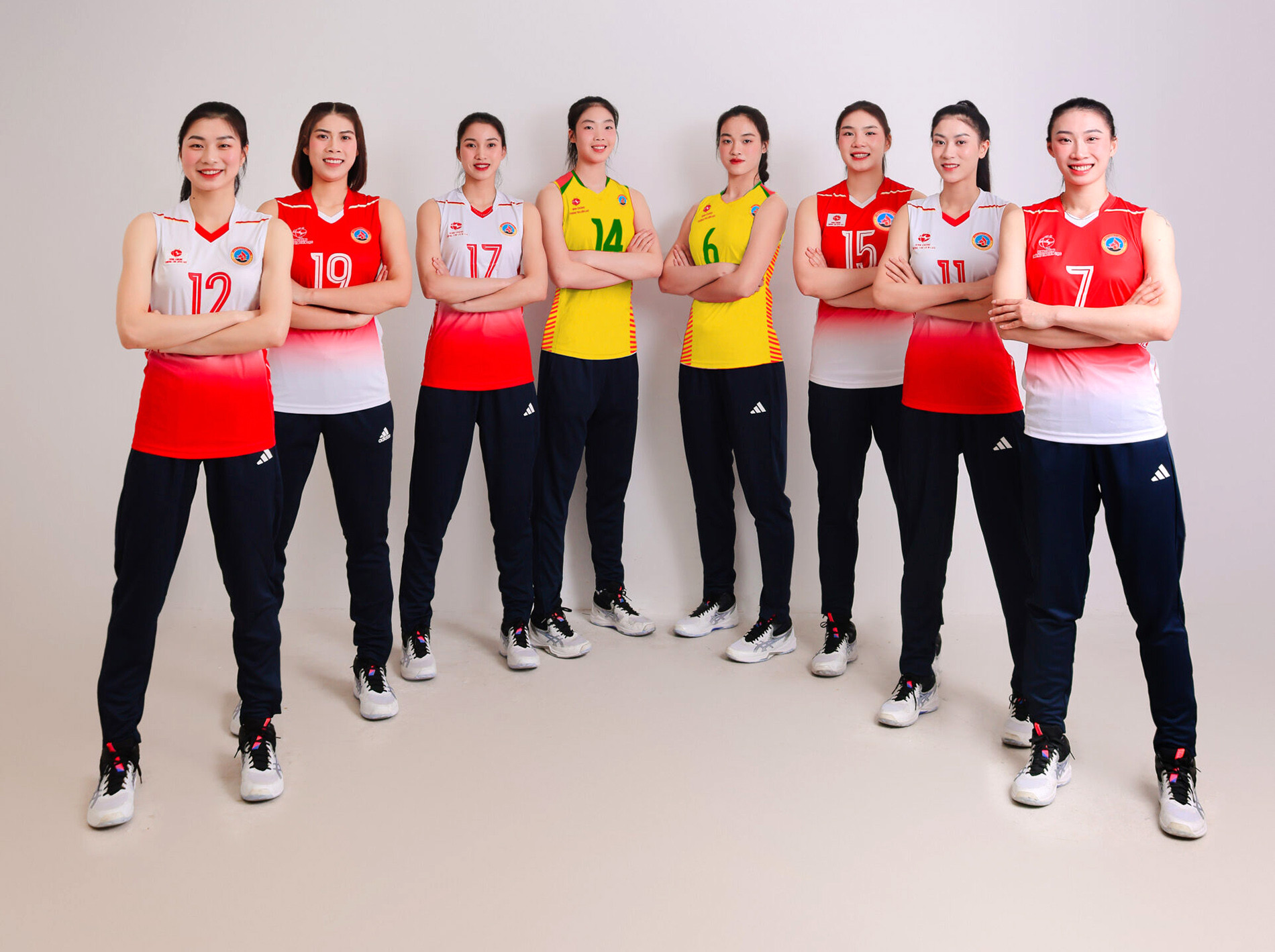 Nguyệt Anh cùng đồng đội