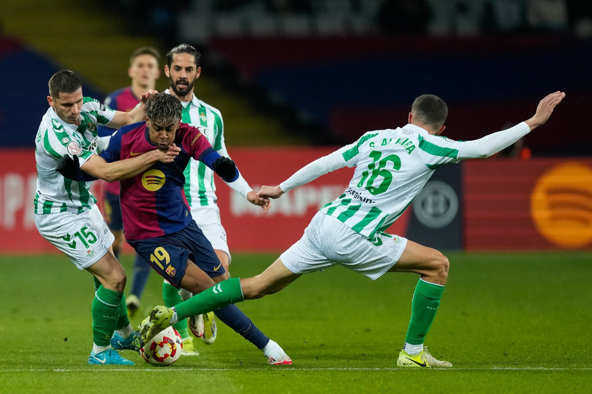 EFE. Lamine Yamal Barca Betis.jpg