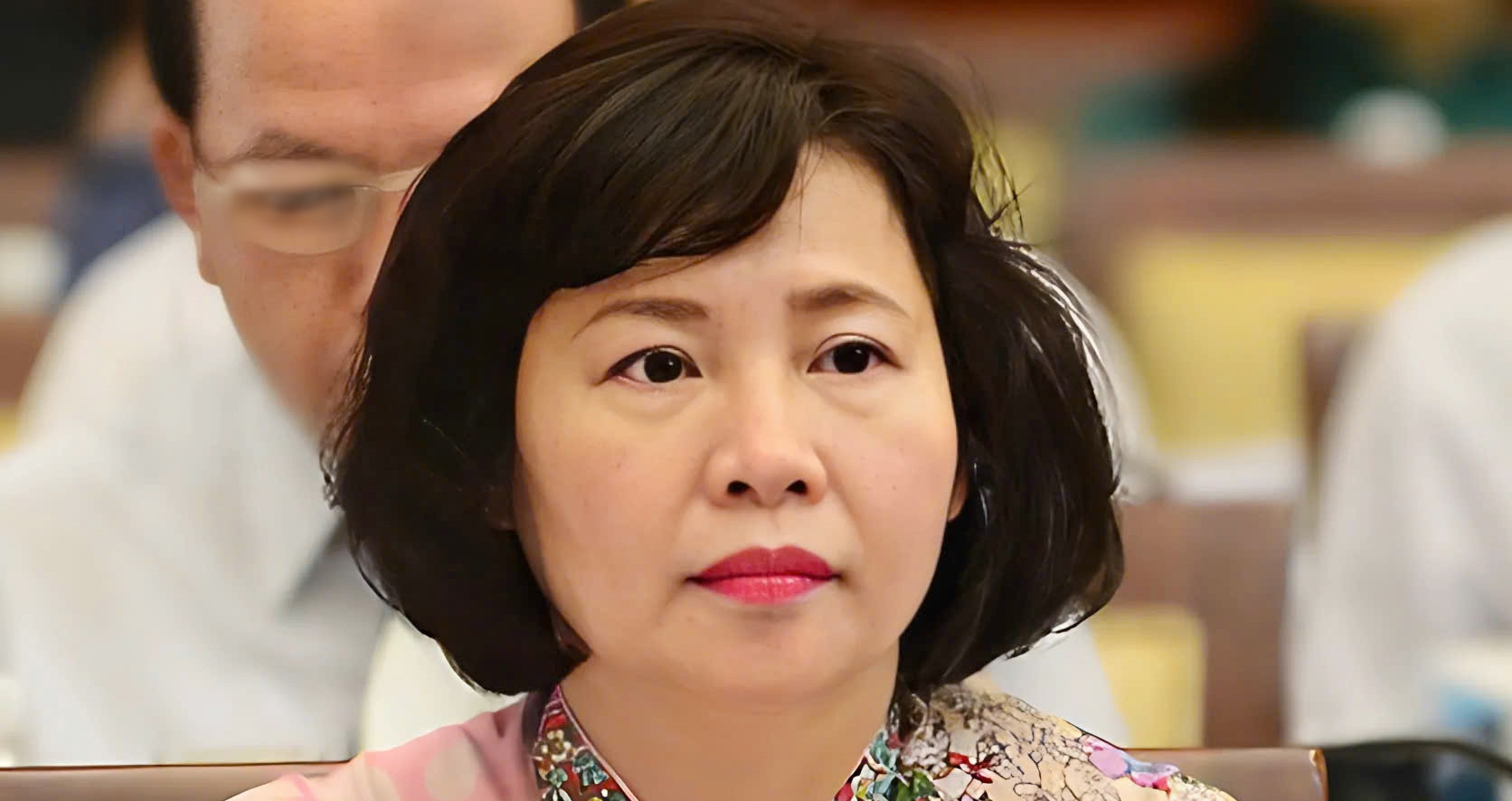 Hé lộ ‘nhóm gia đình’ cựu Thứ trưởng Kim Thoa tại nhựa Rạng Đông và Điện Quang