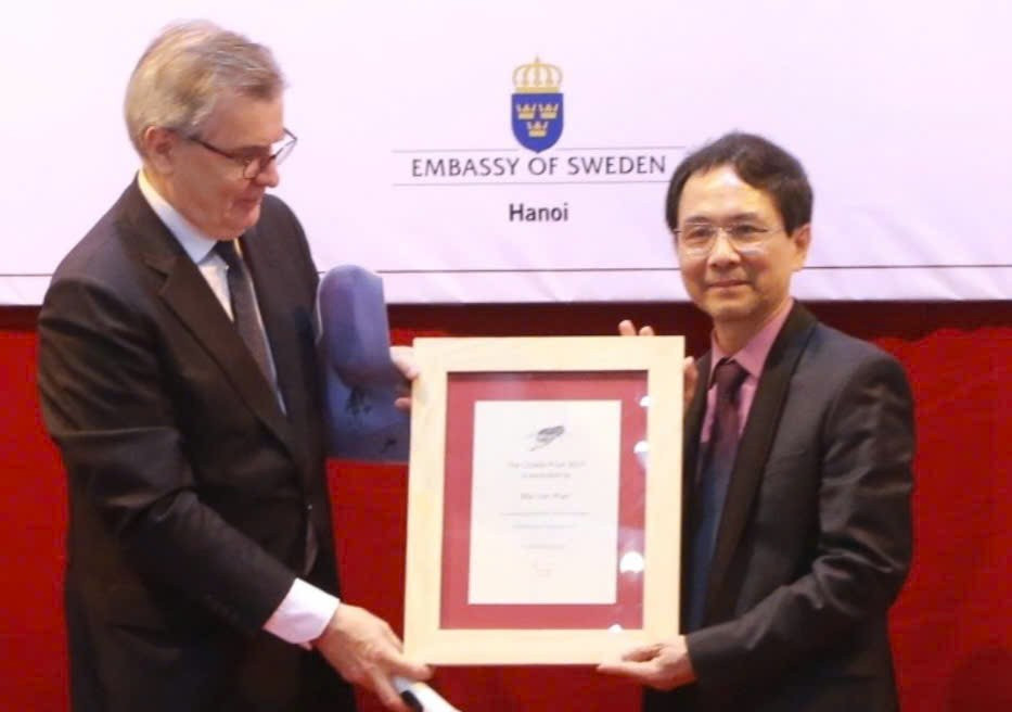 Nhìn từ vụ ồn ào thơ 3 câu của Mai Văn Phấn ảnh 1