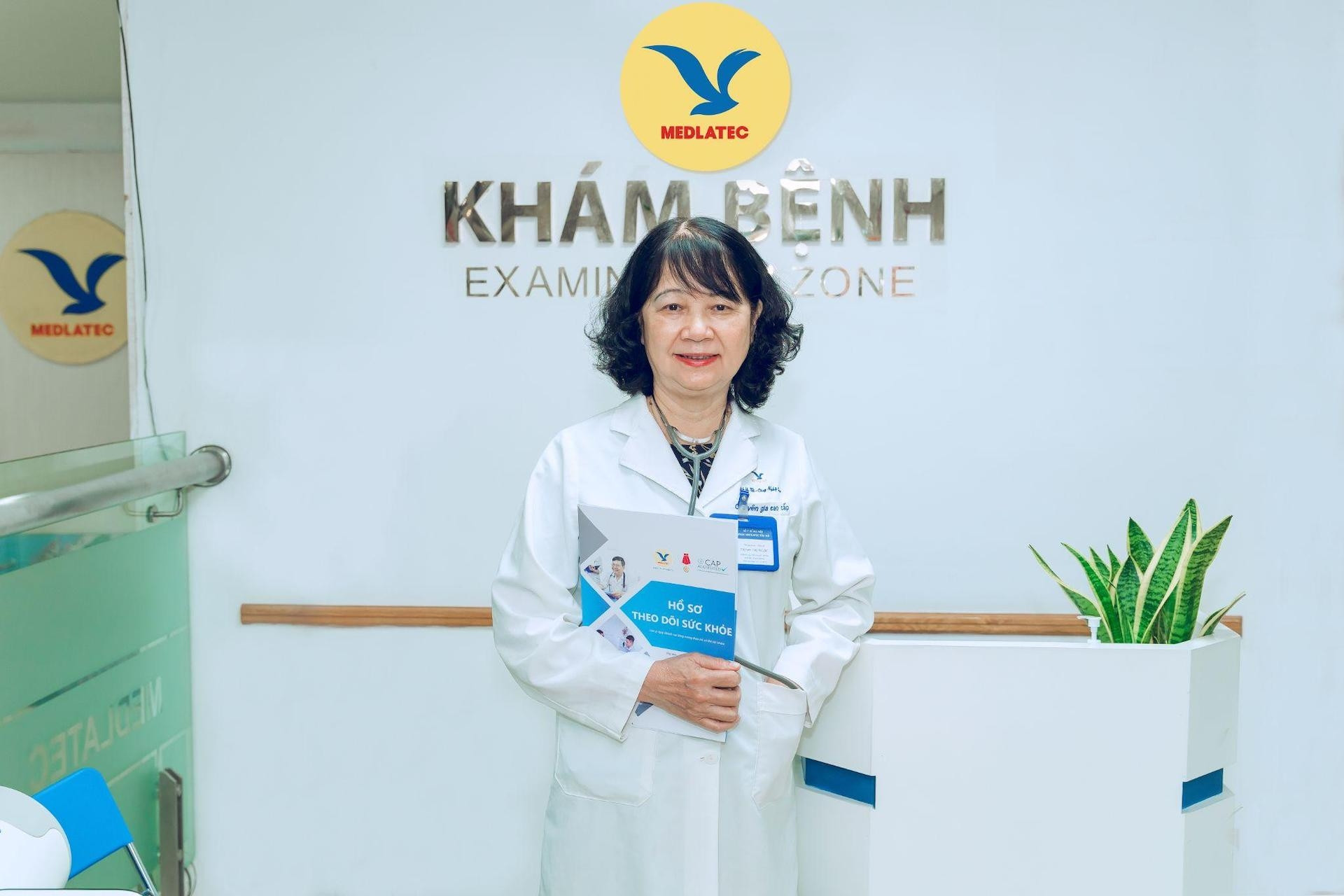 Phó giáo sư dành trọn thanh xuân cho ngành truyền nhiễm