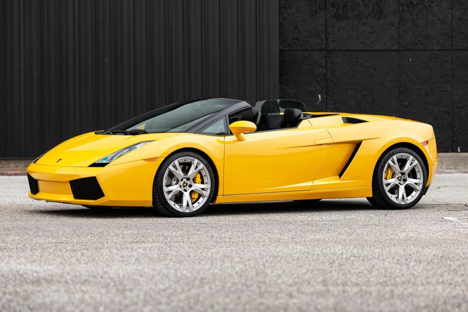 Siêu xe Lamborghini Gallardo 2007 có giá chưa tới 200 triệu