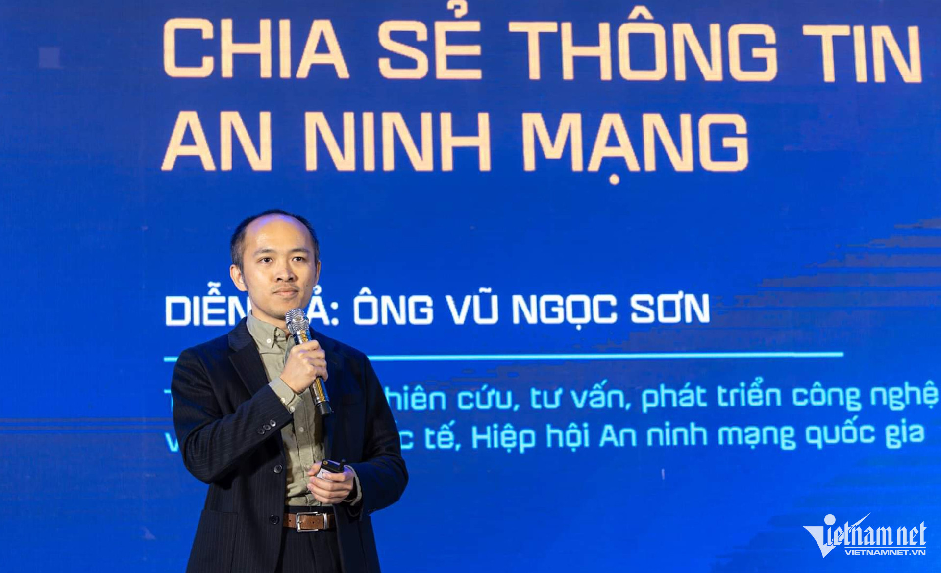 W-chuyen gia vu ngoc son 01.jpg