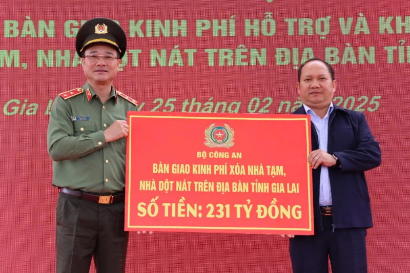 Xoá nhà tạm, nhà dột nát 1.jpg