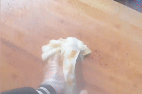 Chủ quán bánh kếp thành 'hiện tượng mạng' nhờ tài bán hàng đặc biệt