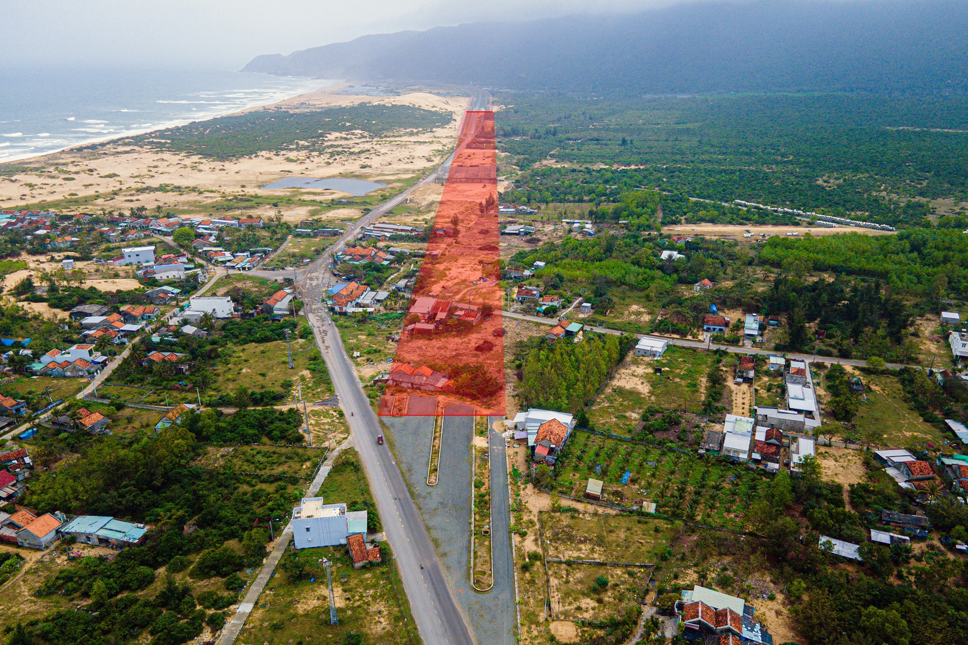 Đường dài 3,8km trị giá gần 500 tỷ đồng bị bỏ hoang 10 năm bên bờ biển Phú Yên